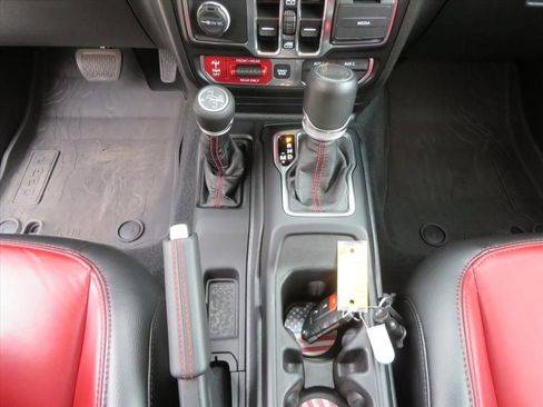 Used 2023 Jeep Wrangler Unlimited Rubicon 4xe image 24