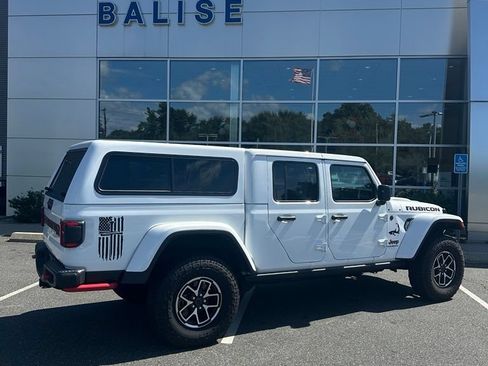 Used 2024 Jeep Gladiator Rubicon AWD/4WD image 3