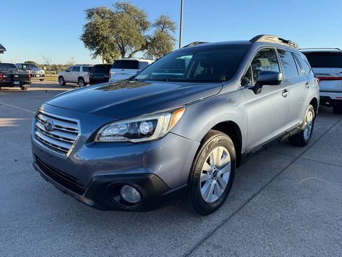 Used 2017 Subaru Outback 2.5i Premium image 3