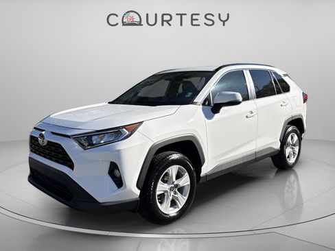 Used 2021 Toyota RAV4 XLE image 2