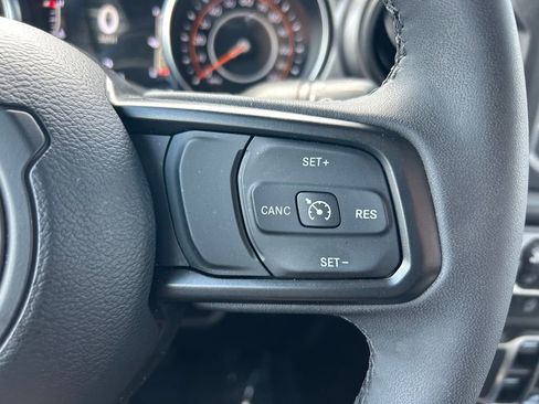 Certified 2023 Jeep Gladiator Sport AWD/4WD image 17