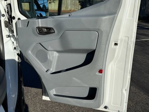 Used 2018 Ford Transit 250 148 Medium Roof image 17
