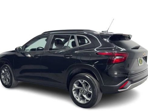 Used 2024 Chevrolet Trax LT w/ Driver Confidence Package image 4