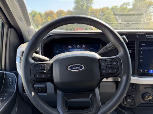 Used 2023 Ford F250 XLT w/ XLT Premium Package AWD/4WD image 13