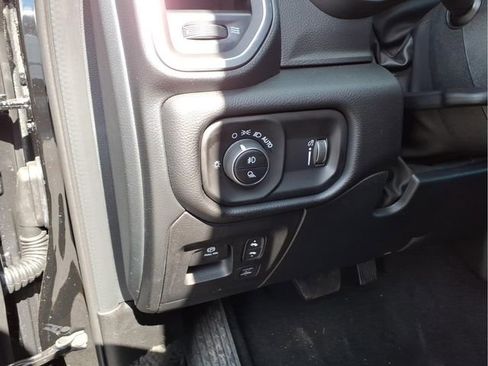 New 2026 RAM 1500 4x4 Crew Cab image 17