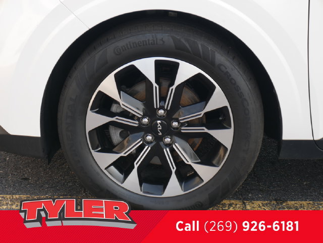 Used 2024 Kia Carnival EX FWD image 43
