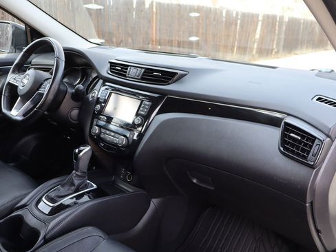 Used 2017 Nissan Rogue Sport SL w/ SL Premium Package image 17