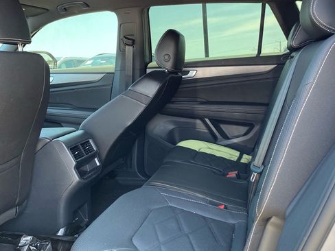 Certified 2024 Volkswagen Atlas Cross Sport SE AWD/4WD image 16