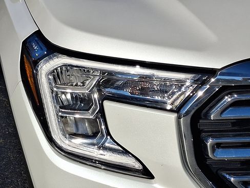 Used 2022 GMC Terrain SLT w/ Infotainment Package II image 9