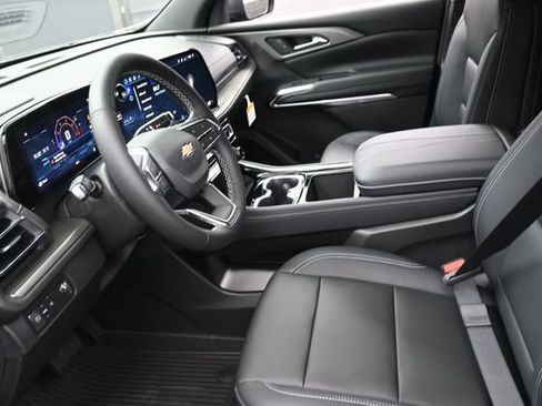New 2026 Chevrolet Traverse LT w/ Sun and Wheel Package FWD image 8