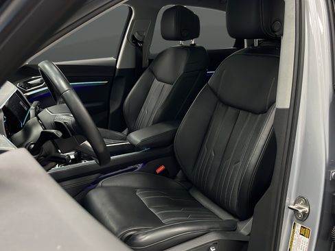 Used 2022 Audi e-tron Prestige w/ Prestige Package AWD/4WD image 9