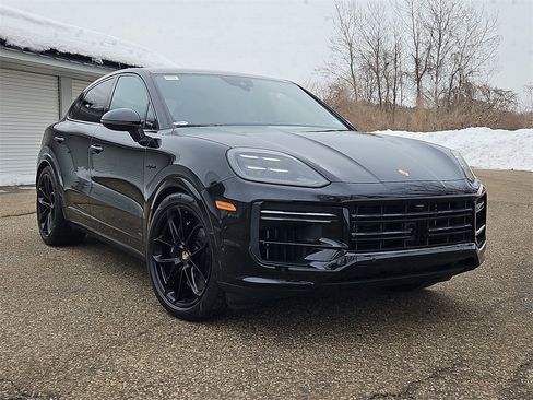 Certified 2024 Porsche Cayenne Turbo image 9