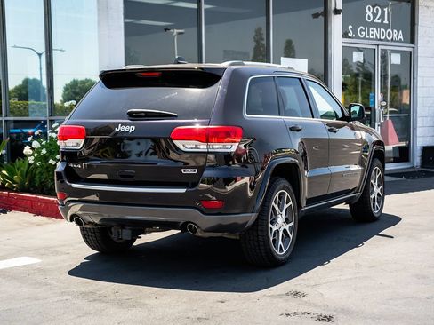 Used 2018 Jeep Grand Cherokee Limited AWD/4WD image 5