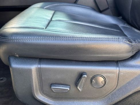 Used 2021 Ford Expedition XLT image 32