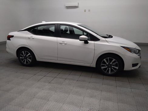 Used 2025 Nissan Versa SV FWD image 11