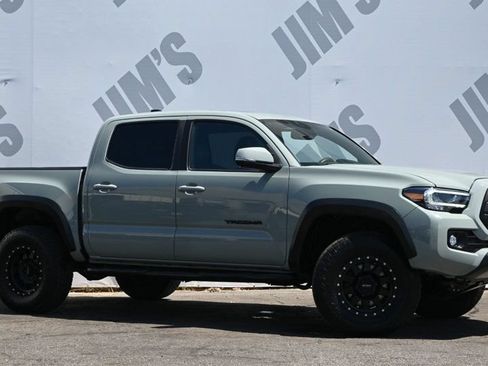 Used 2022 Toyota Tacoma TRD Off-Road w/ TRD Premium Off Road Package RWD image 3