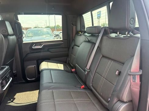 Used 2025 Chevrolet Silverado 3500 High Country AWD/4WD image 32