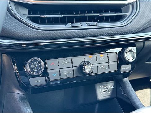 New 2026 Jeep Compass Latitude image 10