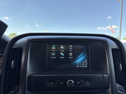 Used 2018 Chevrolet Silverado 1500 Custom w/ Custom Value Package AWD/4WD image 23