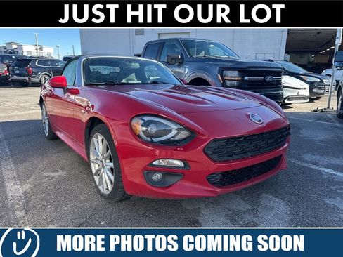 Used 2017 FIAT 124 Spider Lusso image 2