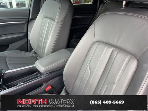 Used 2023 Audi e-tron Premium Plus w/ Premium Plus Package image 4