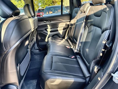 New 2025 Jeep Grand Cherokee Limited w/ Luxury Tech Group II image 25