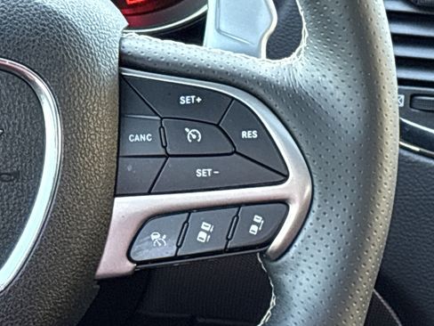 Used 2018 Dodge Durango SRT w/ Technology Group AWD/4WD image 24