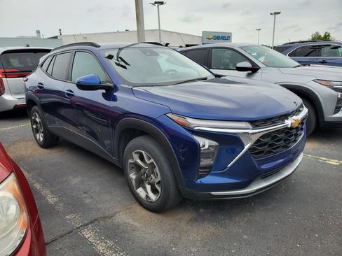 Certified 2024 Chevrolet Trax LT w/ Driver Confidence Package FWD image 1