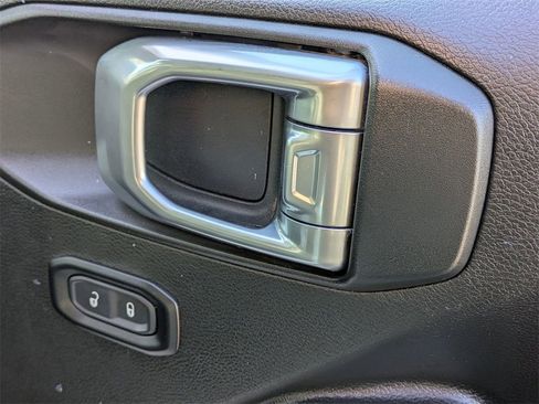 Used 2023 Jeep Wrangler Unlimited Rubicon image 35