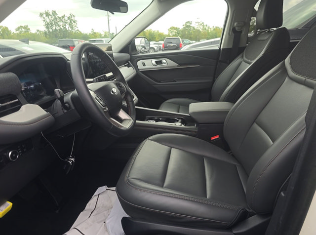 Used 2026 Ford Explorer Active w/ Active Comfort Package AWD/4WD image 6