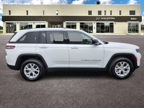 Used 2023 Jeep Grand Cherokee Limited image 2