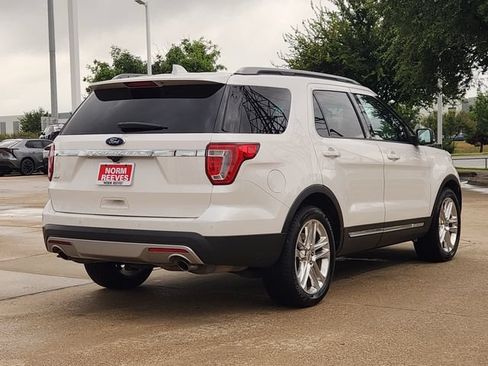 Used 2017 Ford Explorer XLT w/ Equipment Group 202A FWD image 3