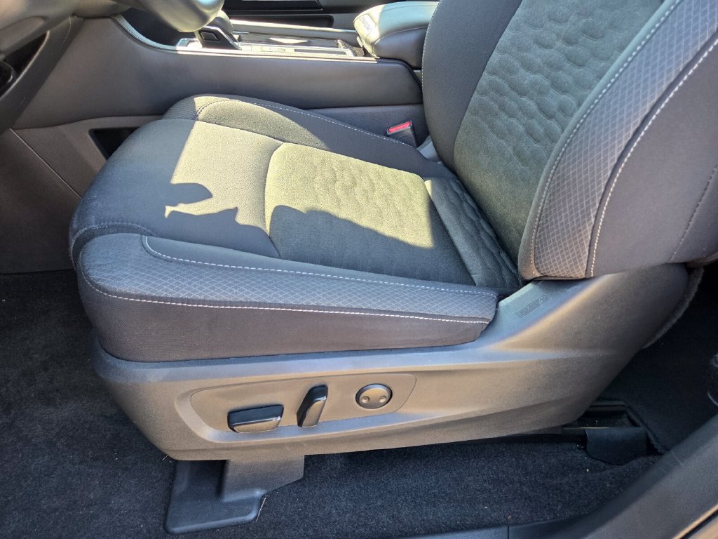 Used 2025 Nissan Pathfinder SV FWD image 10