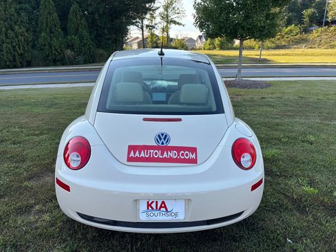 Used 2009 Volkswagen Beetle S image 2