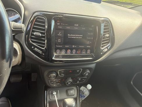 Used 2018 Jeep Compass Limited w/ Safe & Security Group FWD image 16