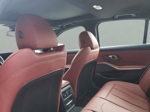 Used 2025 BMW 330i Sedan w/ M Sport Package image 10