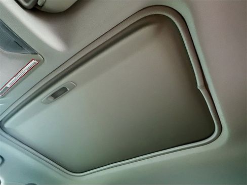 Used 2019 Toyota RAV4 Limited image 23