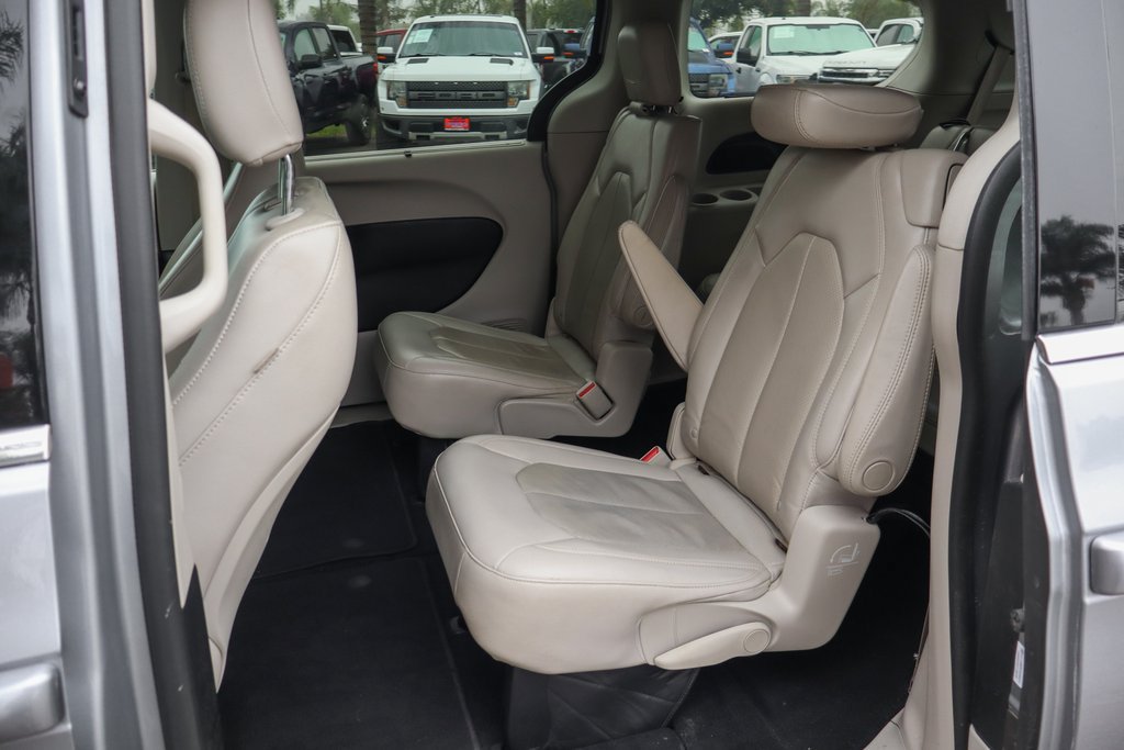Used 2021 Chrysler Pacifica Touring-L FWD image 42