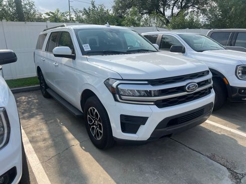 Used 2024 Ford Expedition Max XLT RWD image 2