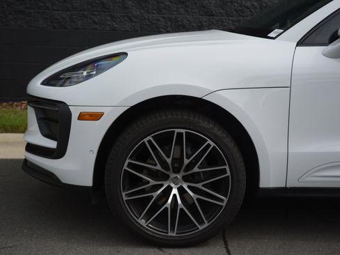 Certified 2026 Porsche Macan AWD/4WD image 38