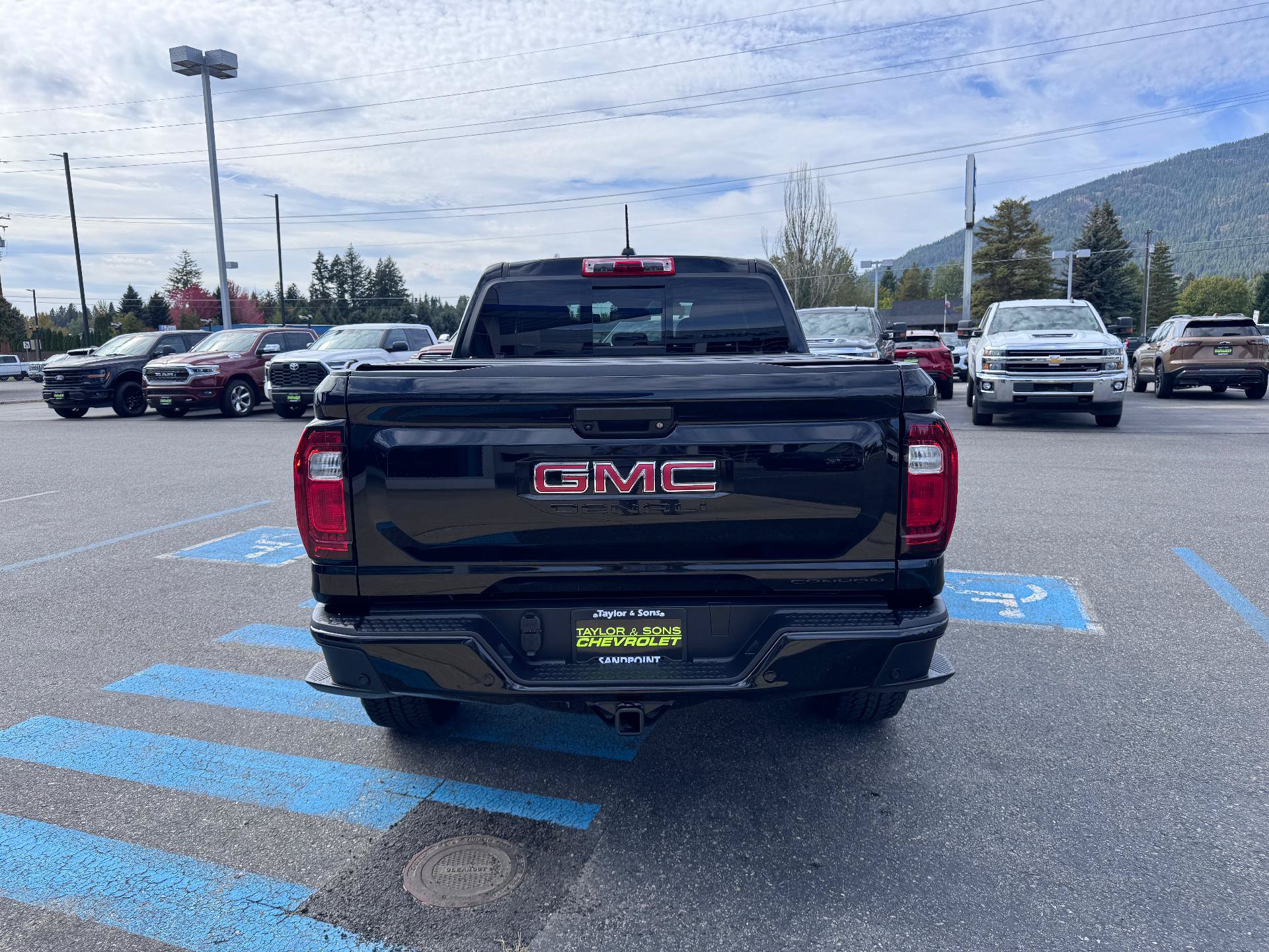 Used 2025 GMC Canyon Denali w/ LPO, Denali Black Edition AWD/4WD image 6