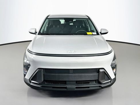 Used 2025 Hyundai Kona SE FWD image 2
