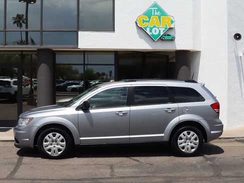 Used 2020 Dodge Journey SE image 8