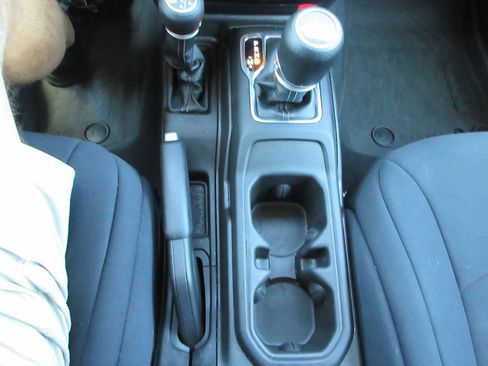 Used 2024 Jeep Wrangler Unlimited Sport AWD/4WD image 32