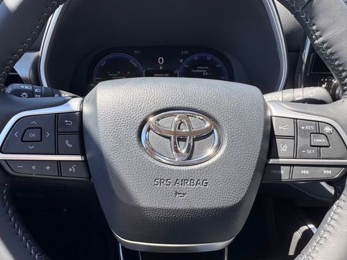 Used 2026 Toyota Highlander Limited image 12