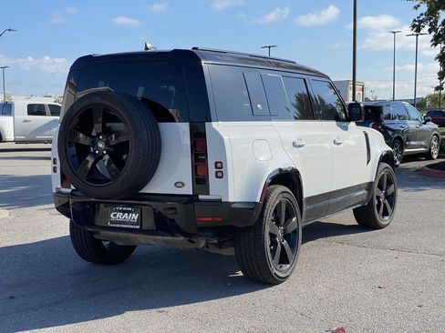 Used 2023 Land Rover Defender 110 X-Dynamic SE image 7