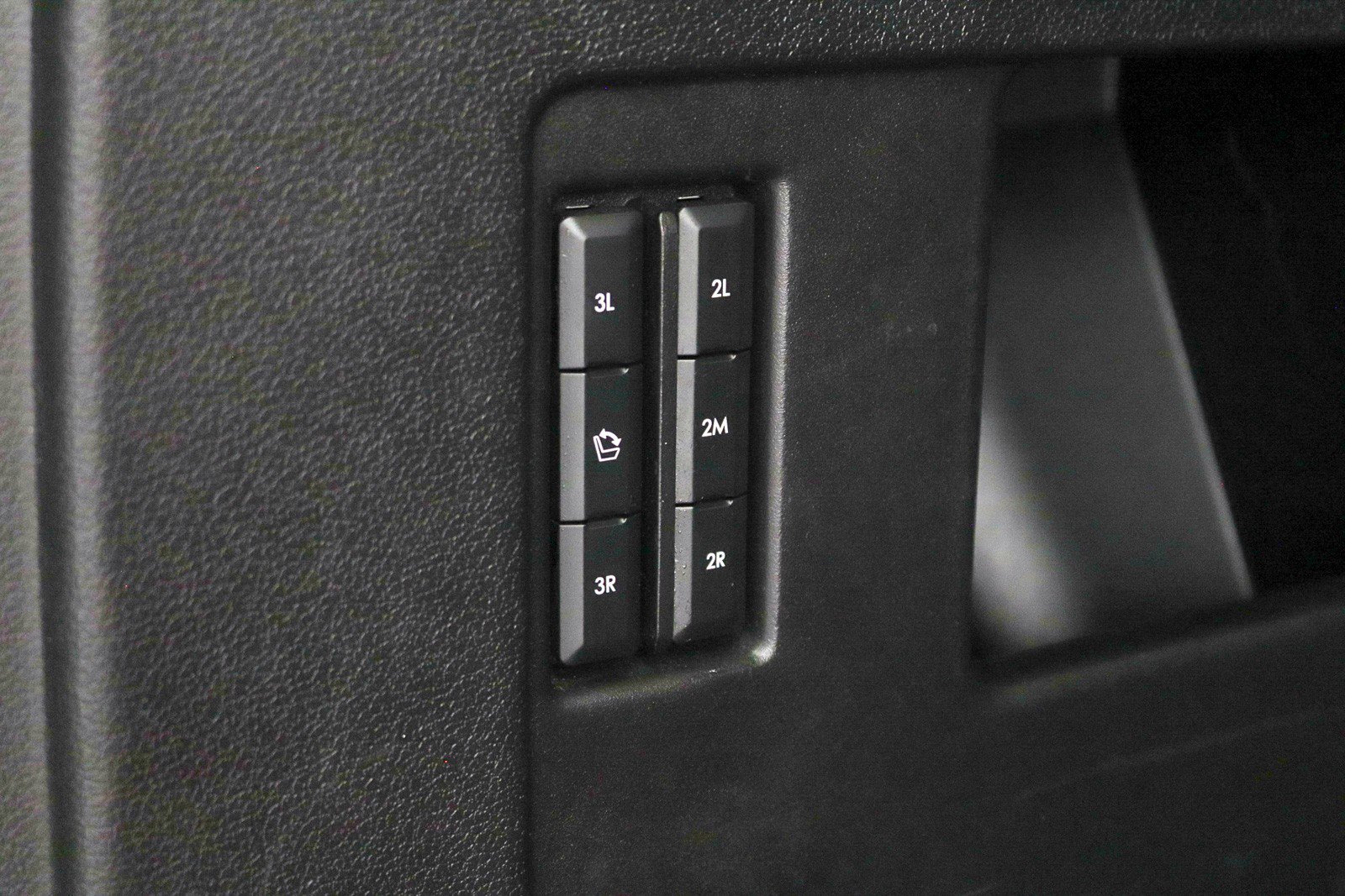 Used 2018 Lincoln Navigator Select w/ Technology Package RWD image 33