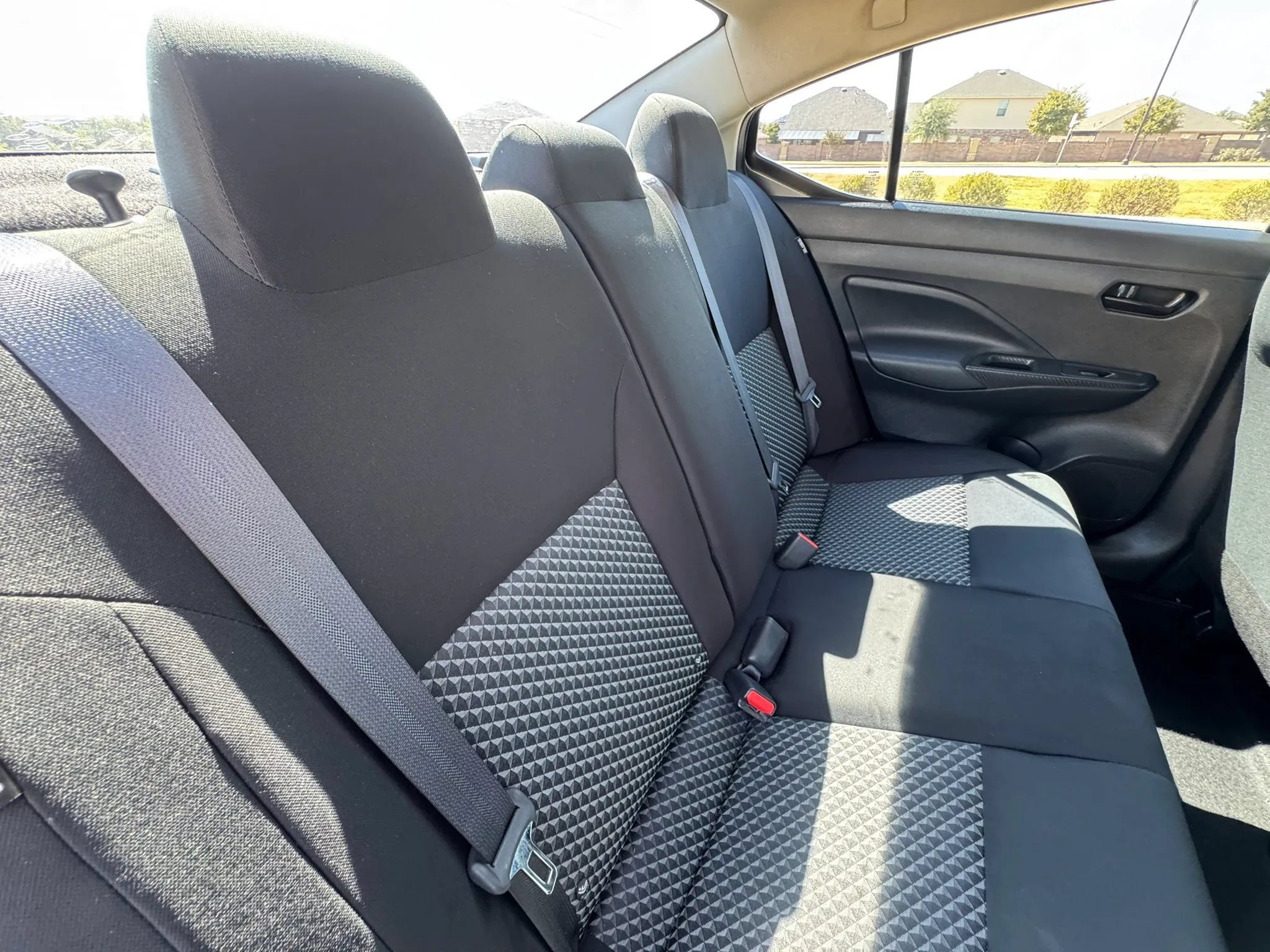 Used 2021 Nissan Versa S FWD image 28