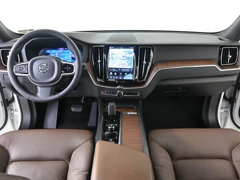 Used 2023 Volvo XC60 B5 Plus w/ Climate Package FWD image 19