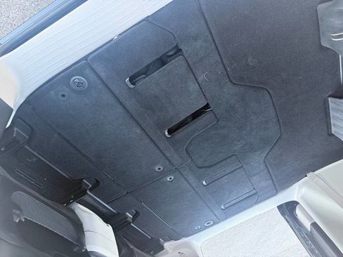 Used 2023 Chrysler Pacifica Touring-L image 36